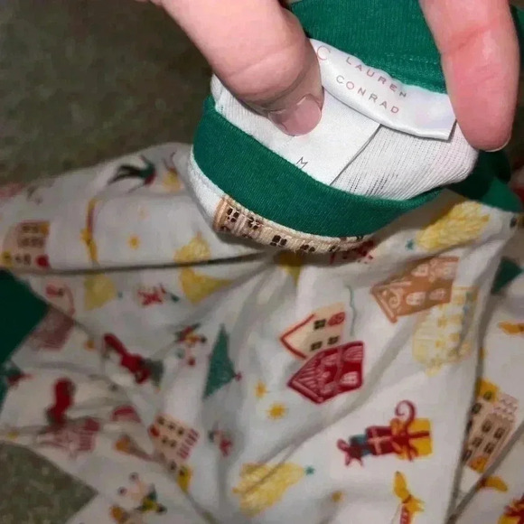 CHRISTMAS MATCHING FAMILY PJS - Picture 6 of 9